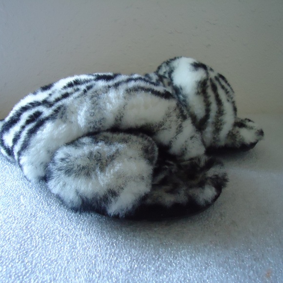 EMU Australia x Free People Mayberry Animal Black + White Zebra Size W10/M9 - Picture 4 of 9